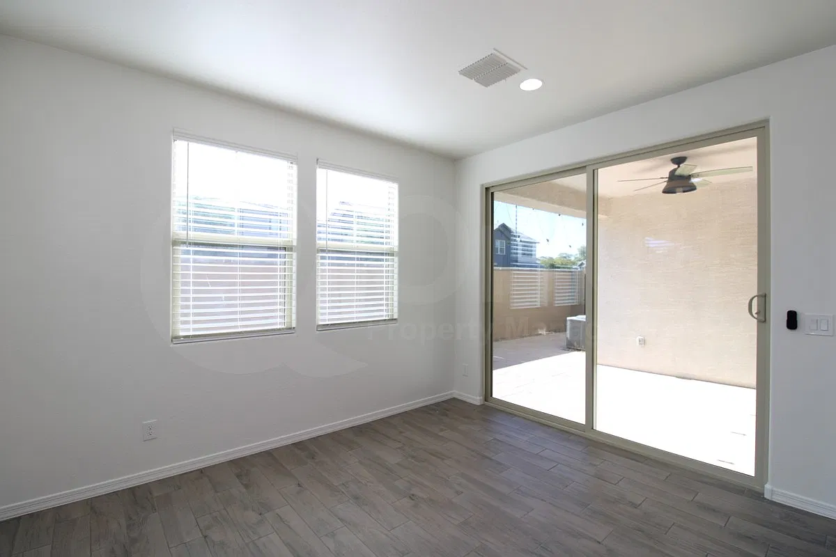 3 bed, 2.5 bath, 2325 sqft, $2,850 — Photo 3