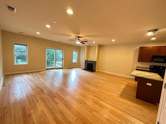 3rd image of 1657 S California Ave Unit 2