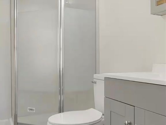 4th image of 442 Floral Ave #2