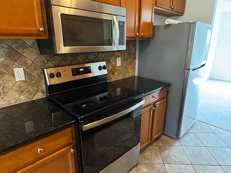 12454 Andover Ct — Photo 4