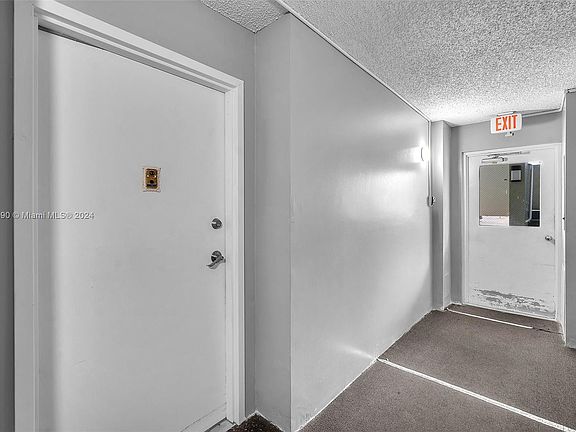 5th image of 2741 Taft St APT 103