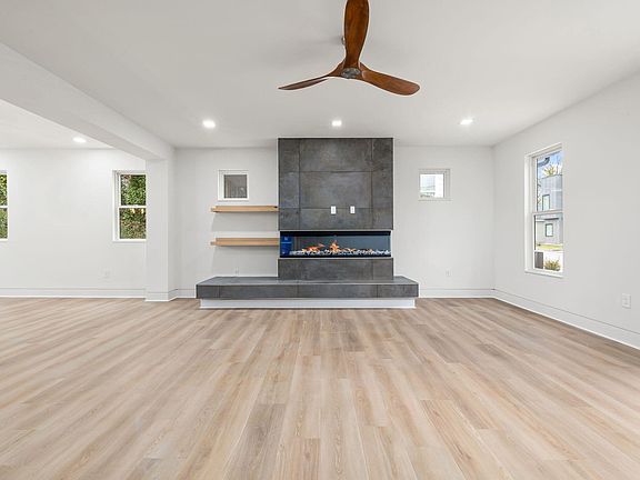 5th image of 309 Bragg St