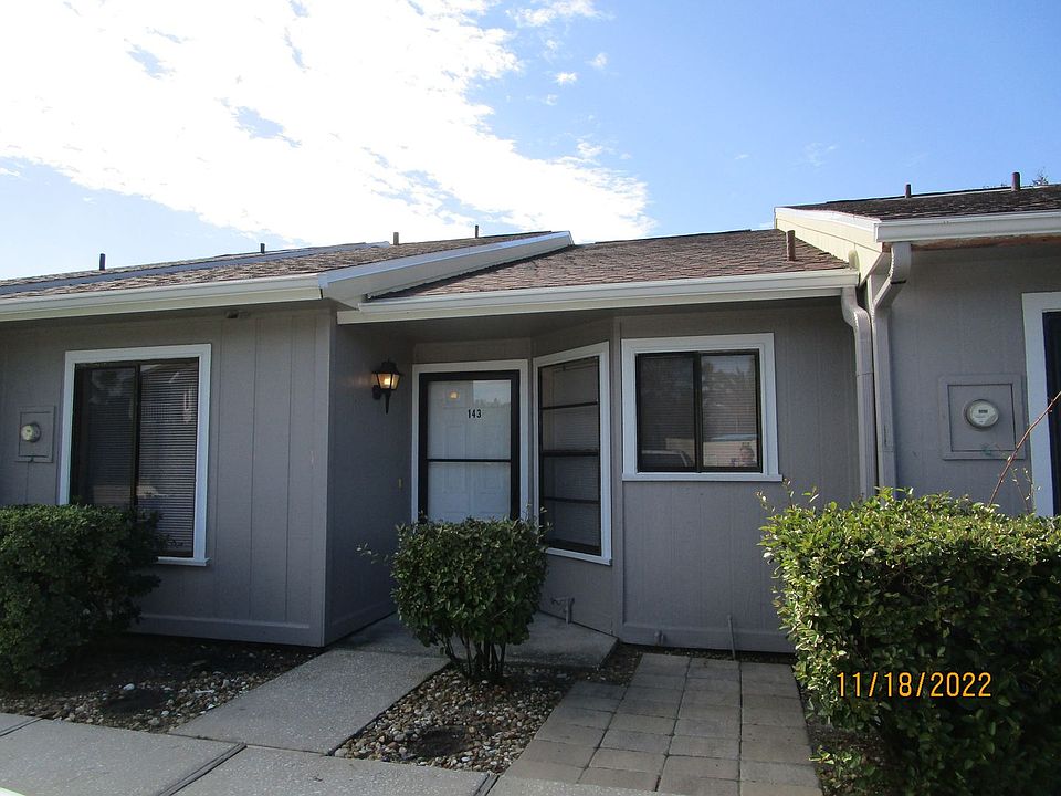 1st image of 143 Breezeway Ct