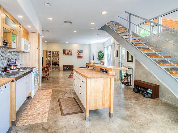 4th image of 6201 Woodrow Ave #A
