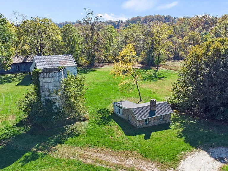 16131 Old York Rd — Photo 4
