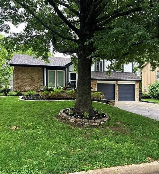 3 bed, 3.5 bath, 1915 sqft, $2,800 — Photo 2