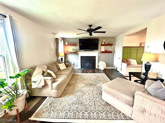 3rd image of 1623 Crescent Dr
