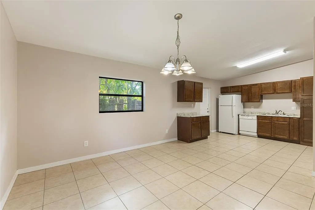 3 bed, 2.0 bath, 1421 sqft, $1,950 — Photo 2