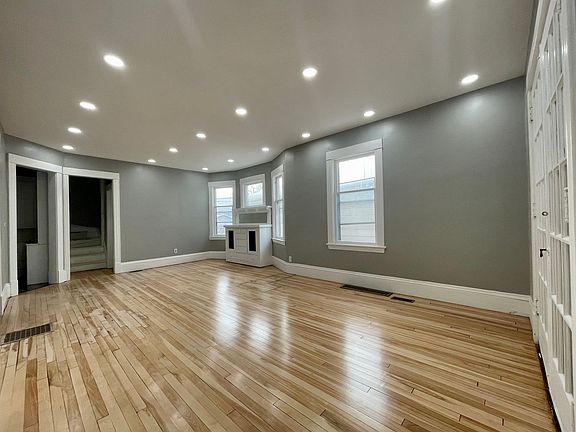3rd image of 3617 Harriet Ave