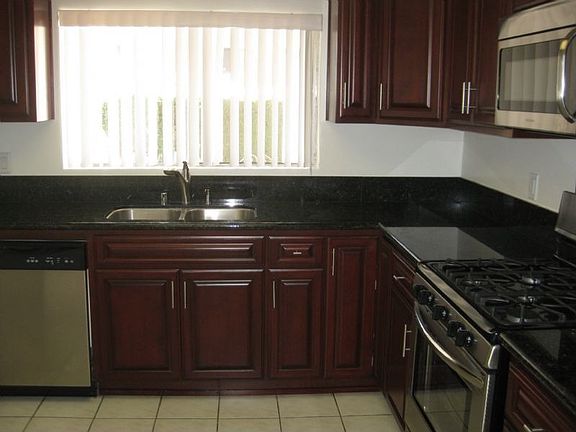 5th image of 654 Arden Ave