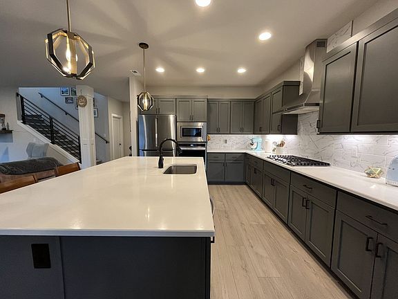 5th image of 4023 SE 77th Ave