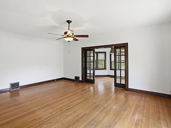 3rd image of 1271 Main St