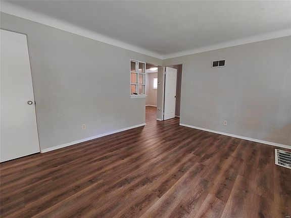 4th image of 27 Connolly Dr