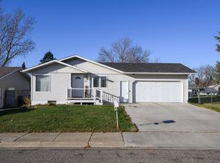 809 Johns Dr, Mandan, ND 58554