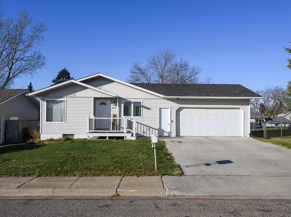 809 Johns Dr, Mandan, ND 58554