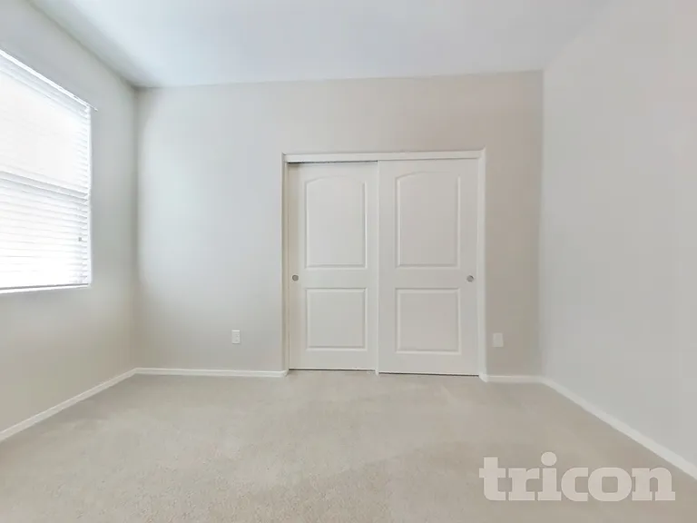 29300 W Clarendon Ave — Photo 12