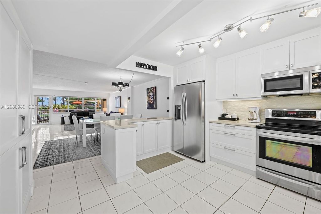328 N Ocean Blvd APT 104, photo 2