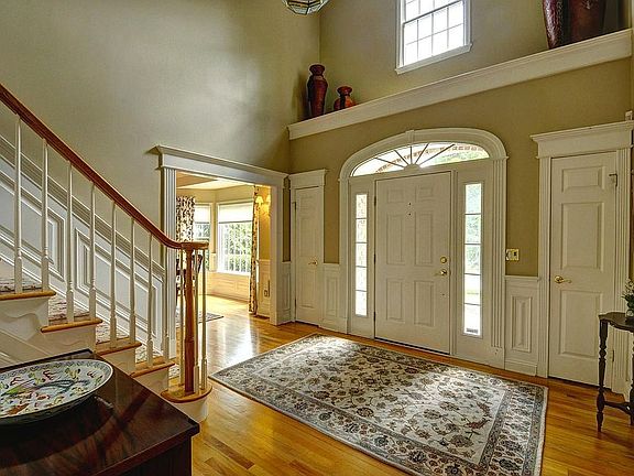 Two-story foyer