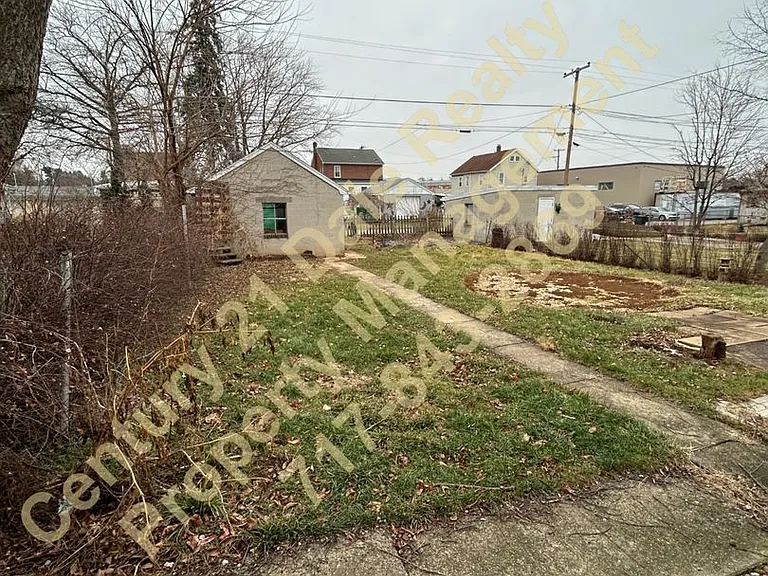 1627 Filbert St — Photo 15