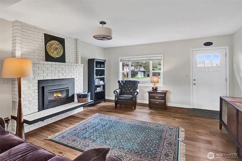 4th image of 1725 Skagit Street