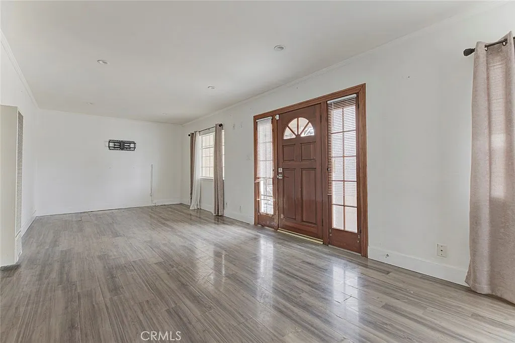 2 bed, 1000 sqft, $3,000 — Photo 3