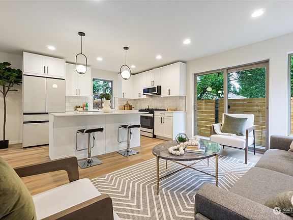 4th image of 14021 Ashworth Avenue N