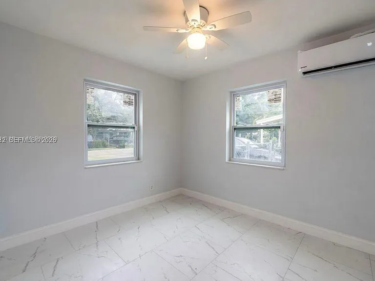 425 NW 14th Way — Photo 5