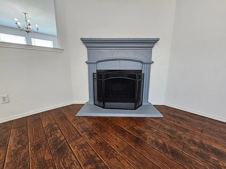 902 Fleming St — Photo 8