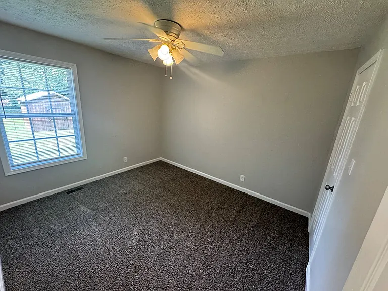 101 Meadow Ln — Photo 9