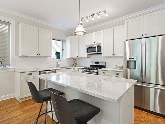 5th image of 1928 W Diversey Pkwy #1