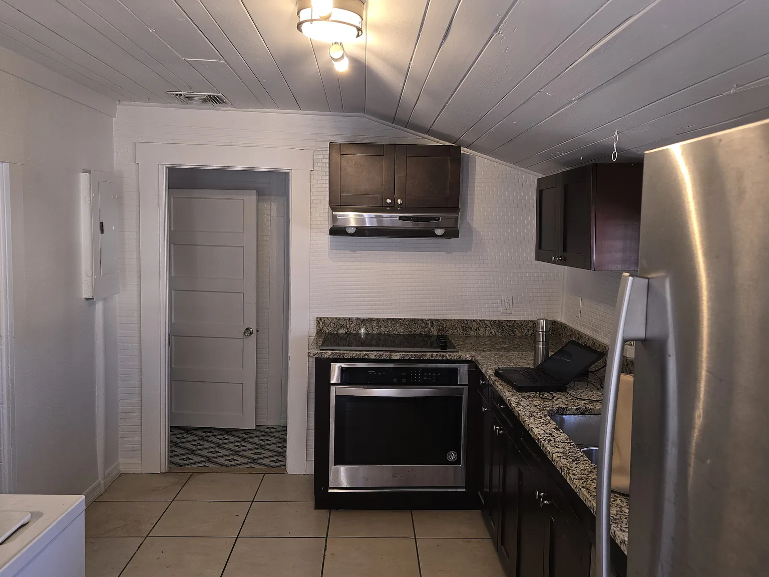3 bed, 1100 sqft, $1,650 — Photo 3