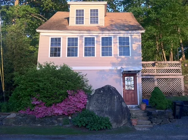 28 Kinsley Ln — Photo 2
