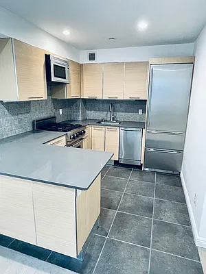 Rented by R New York | media 8