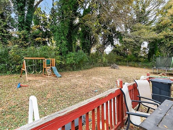 3rd image of 407 E 18th St SW