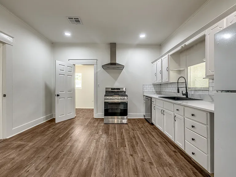 515 W Martin St — Photo 12