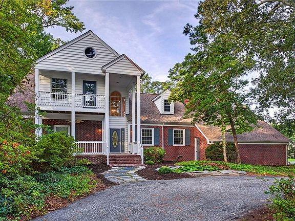 2nd image of 502 Piney Point Rd
