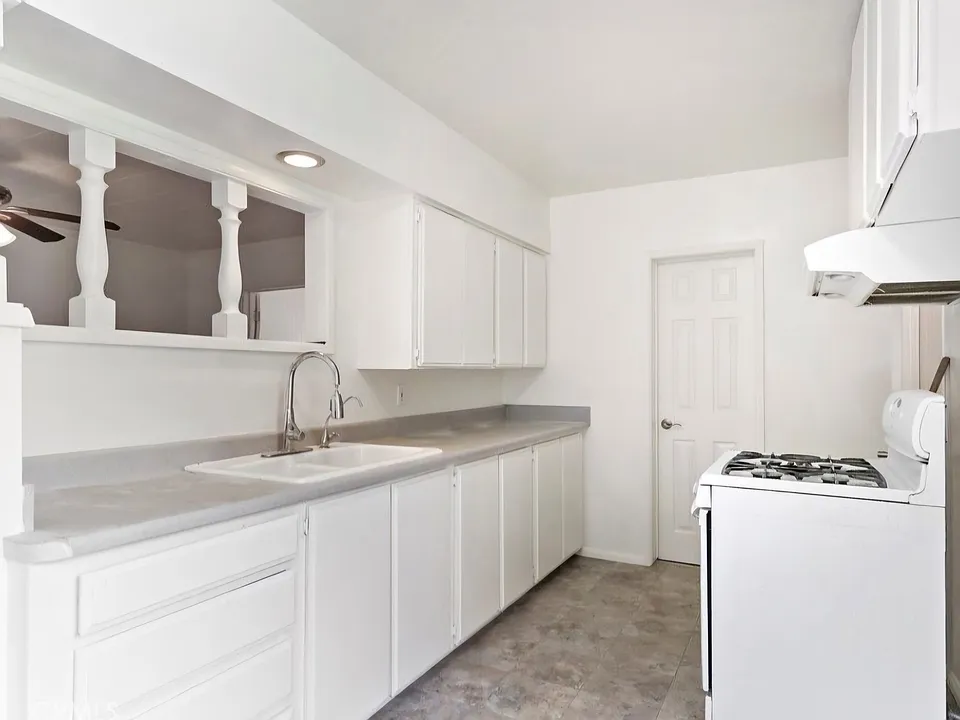223 E Whitcomb Ave #1/2