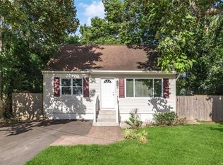 3 Hounslow Rd, Shirley, NY 11967