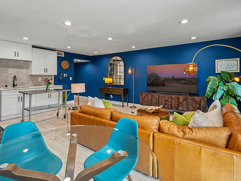 2700 Cahuenga Blvd E #1203 — Photo 2
