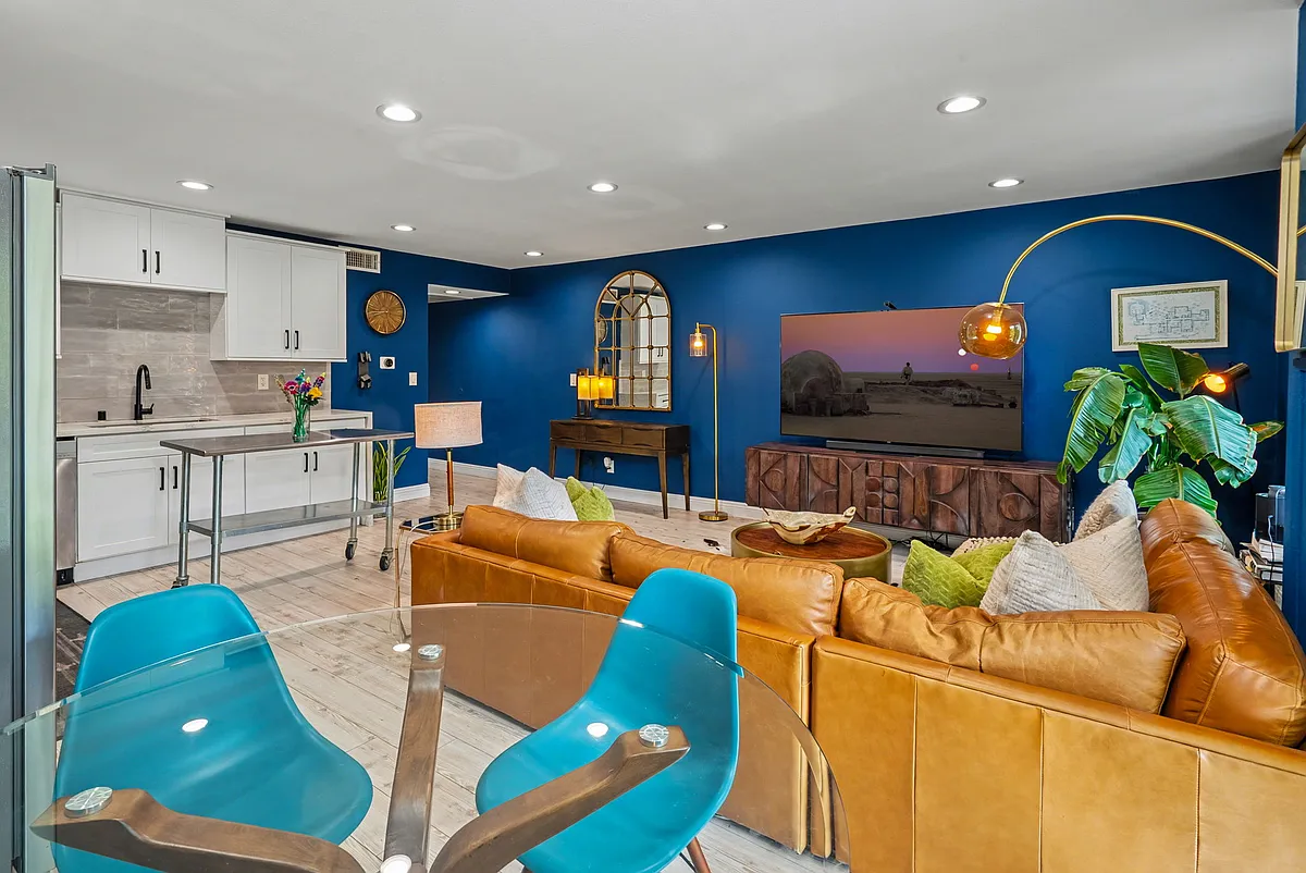 Building Photo - 2700 Cahuenga Blvd E #1203
