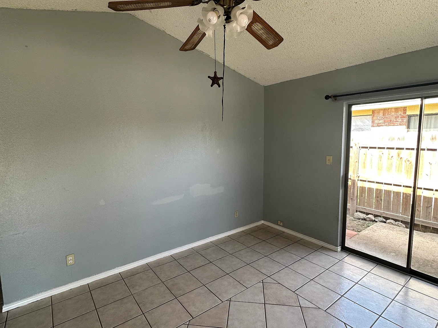 3 bed, 976 sqft, $1,550 — Photo 4