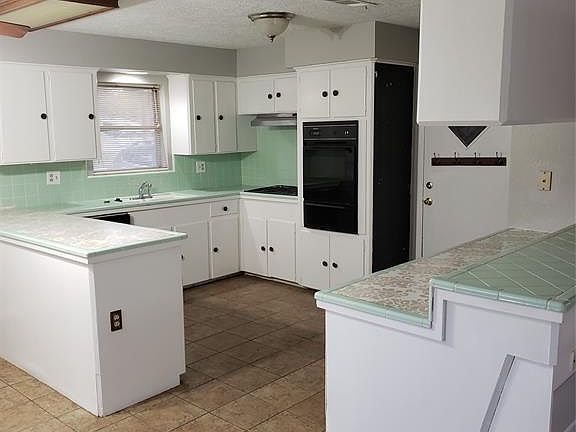 2nd image of 106 E Heritage Dr