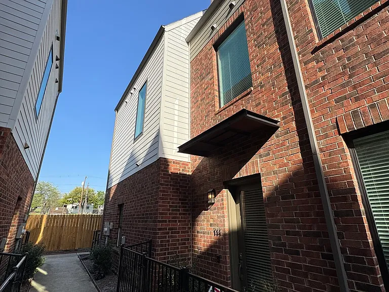 114 E Chester Ct — Photo 28