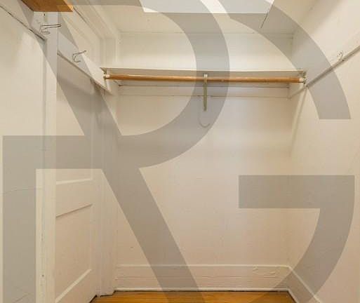2nd image of 427 W Belden Ave #4295B107
