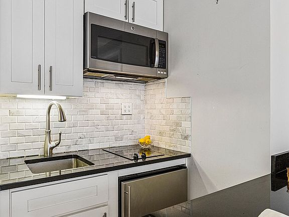 5th image of 320 E 42nd St APT 512