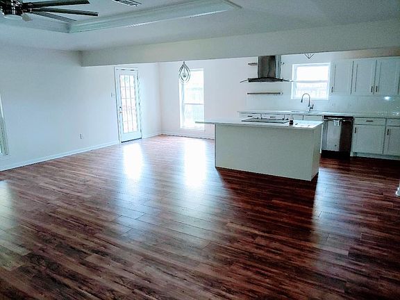 4th image of 12825 Tanoak Dr