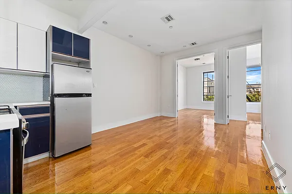 Rented by ERNY LLC | media 18