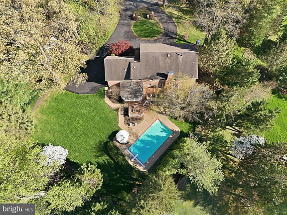 4th image of 8405 Honeywood Ct