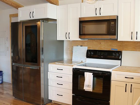 Kitchen, side