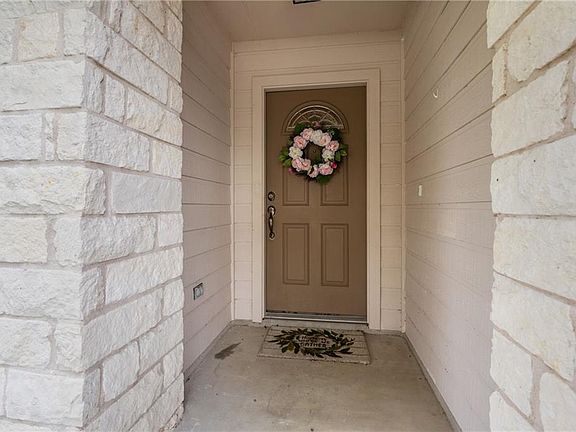 4th image of 110 Swenson Dr